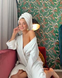 Abbie Chatfield feet photo 12