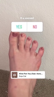 Abbie Chatfield feet photo 4