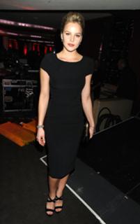 Abbie Cornish feet photo thumbnail