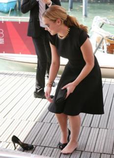 Abbie Cornish feet photo thumbnail