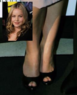 Abbie Cornish feet photo thumbnail
