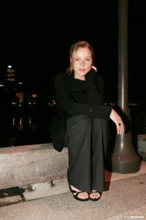 Abbie Cornish feet photo thumbnail