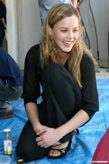 Abbie Cornish feet photo thumbnail