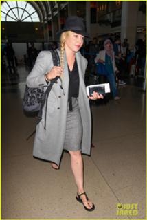 Abbie Cornish feet photo thumbnail