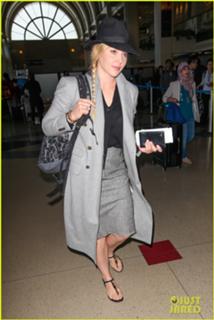 Abbie Cornish feet photo thumbnail