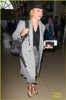 Abbie Cornish feet photo thumbnail