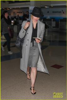 Abbie Cornish feet photo thumbnail