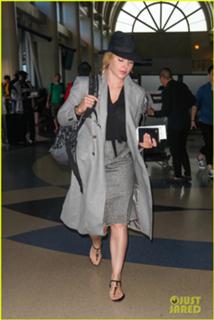 Abbie Cornish feet photo thumbnail