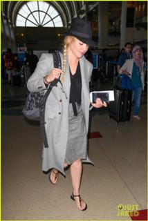 Abbie Cornish feet photo thumbnail