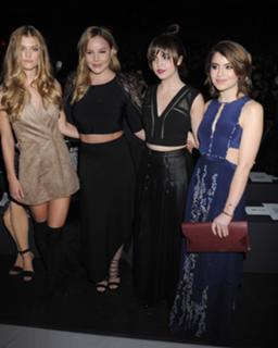 Abbie Cornish feet photo thumbnail