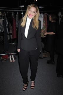 Abbie Cornish feet photo thumbnail