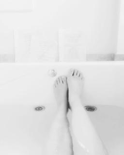 Abbie Cornish feet photo thumbnail