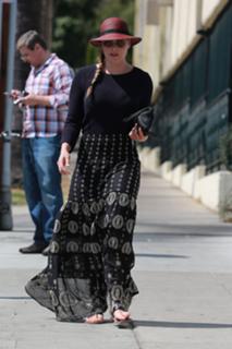 Abbie Cornish feet photo thumbnail