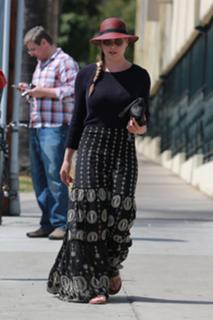 Abbie Cornish feet photo thumbnail
