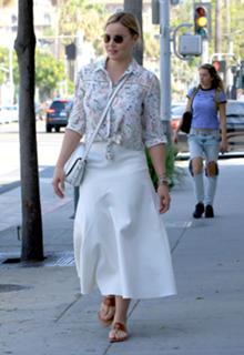Abbie Cornish feet photo thumbnail