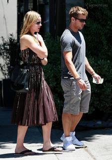 Abbie Cornish feet photo thumbnail