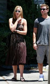 Abbie Cornish feet photo thumbnail