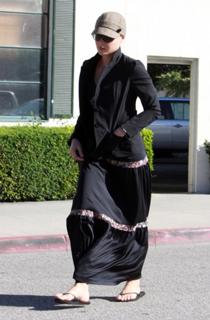 Abbie Cornish feet photo thumbnail
