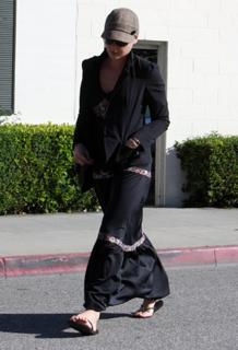 Abbie Cornish feet photo thumbnail