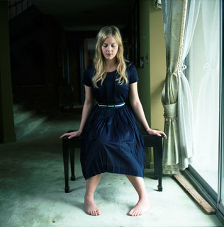 Abbie Cornish feet photo thumbnail