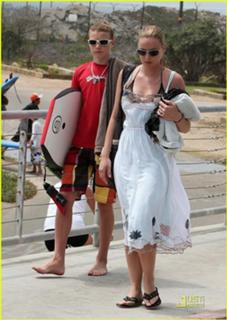 Abbie Cornish feet photo thumbnail