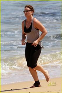Abbie Cornish feet photo thumbnail