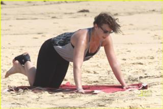 Abbie Cornish feet photo thumbnail