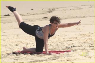 Abbie Cornish feet photo thumbnail