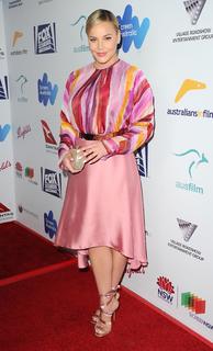 Abbie Cornish feet photo thumbnail