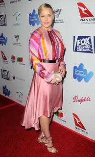 Abbie Cornish feet photo thumbnail