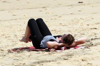 Abbie Cornish feet photo thumbnail