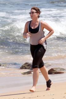 Abbie Cornish feet photo thumbnail