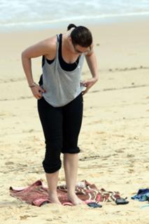 Abbie Cornish feet photo thumbnail