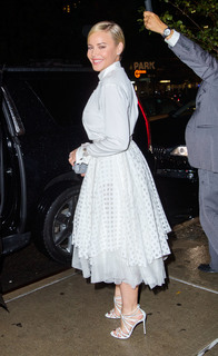 Abbie Cornish feet photo thumbnail