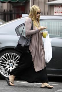 Abbie Cornish feet photo thumbnail