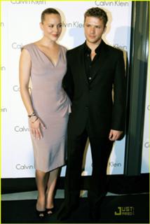 Abbie Cornish feet photo thumbnail