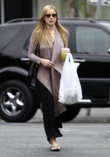 Abbie Cornish feet photo thumbnail