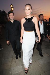 Abbie Cornish feet photo thumbnail