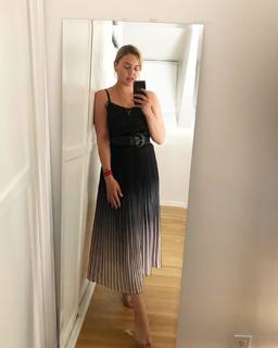 Abbie Cornish feet photo thumbnail