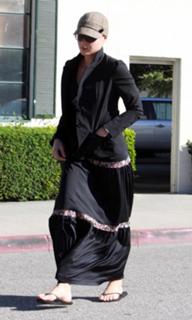 Abbie Cornish feet photo thumbnail