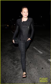 Abbie Cornish feet photo thumbnail