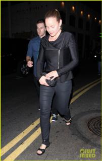 Abbie Cornish feet photo thumbnail