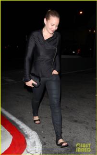 Abbie Cornish feet photo thumbnail