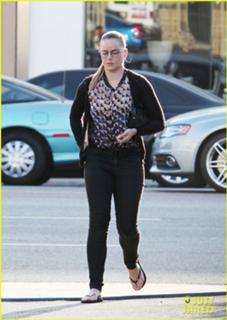 Abbie Cornish feet photo thumbnail