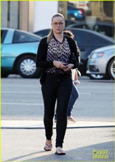 Abbie Cornish feet photo thumbnail