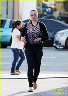 Abbie Cornish feet photo thumbnail