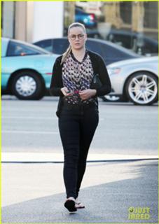 Abbie Cornish feet photo thumbnail