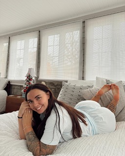 Abby Berner feet photo thumbnail