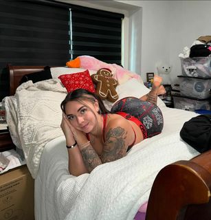 Abby Berner feet photo thumbnail