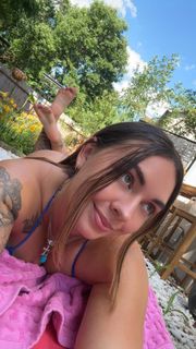 Abby Berner feet photo thumbnail